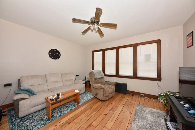 1209 Milwaukee AVENUE, South Milwaukee, WI 53172