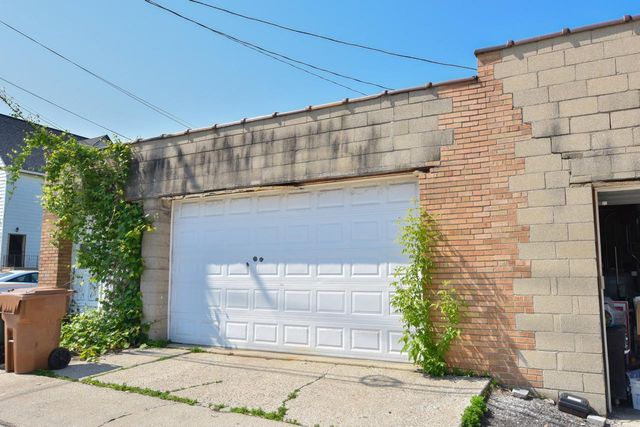 1209 Milwaukee AVENUE, South Milwaukee, WI 53172