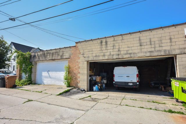 1209 Milwaukee AVENUE, South Milwaukee, WI 53172