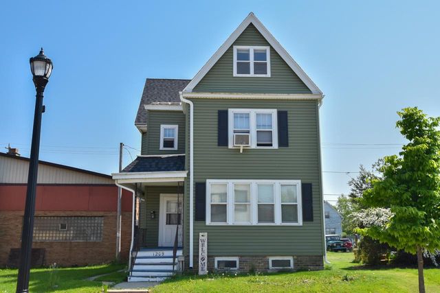 1209 Milwaukee AVENUE, South Milwaukee, WI 53172