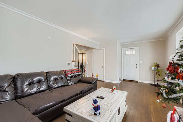 1433 Bristol Avenue, Westchester, IL 60154