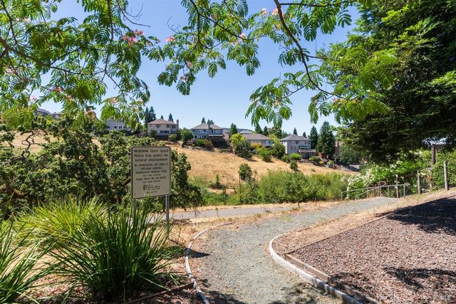 1569 Lofty Perch Pl, Santa Rosa, CA 95409