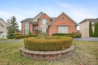 6569 Whispering Woods Drive, West Bloomfield, MI 48322
