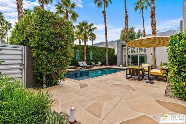 641 Dunes Court, Palm Springs, CA 92264