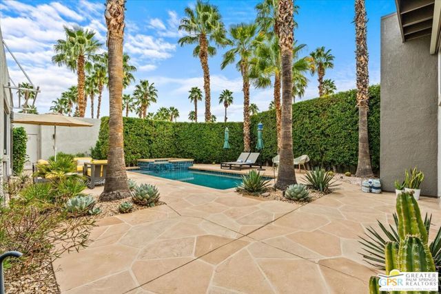 641 Dunes Court, Palm Springs, CA 92264