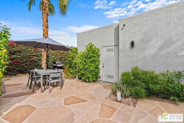 641 Dunes Court, Palm Springs, CA 92264