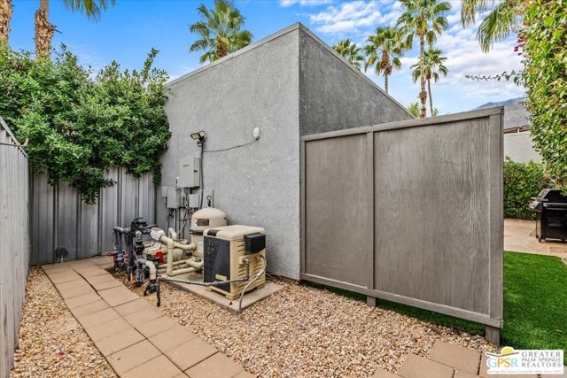 641 Dunes Court, Palm Springs, CA 92264