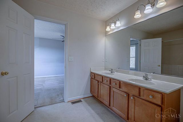 602 Wood Bluff Lane, Harrison, OH 45030