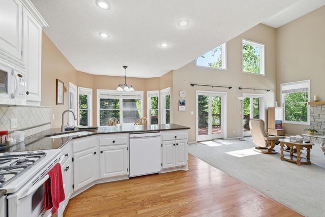 1084 Tamberwood Court, Woodbury, MN 55125