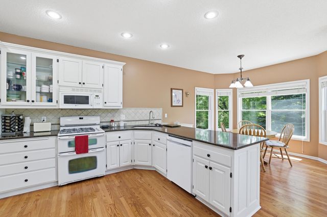 1084 Tamberwood Court, Woodbury, MN 55125