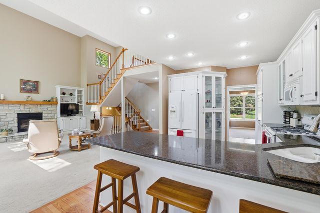 1084 Tamberwood Court, Woodbury, MN 55125