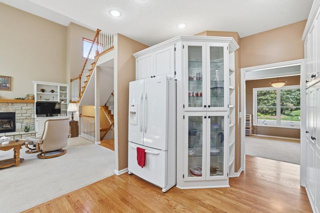 1084 Tamberwood Court, Woodbury, MN 55125