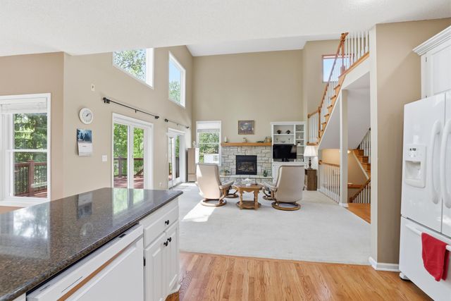 1084 Tamberwood Court, Woodbury, MN 55125