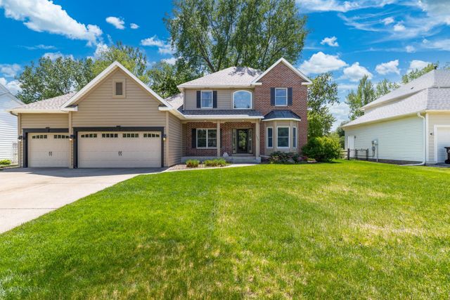 1084 Tamberwood Court, Woodbury, MN 55125