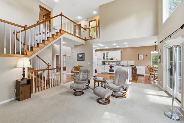 1084 Tamberwood Court, Woodbury, MN 55125