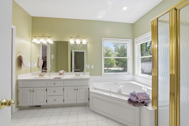 1084 Tamberwood Court, Woodbury, MN 55125