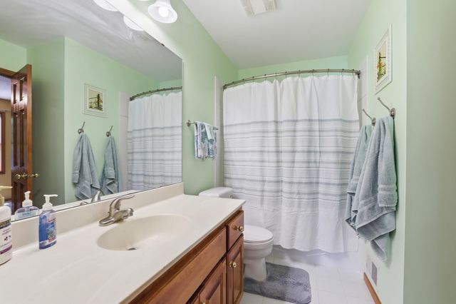1084 Tamberwood Court, Woodbury, MN 55125