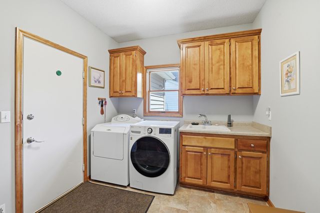 1084 Tamberwood Court, Woodbury, MN 55125