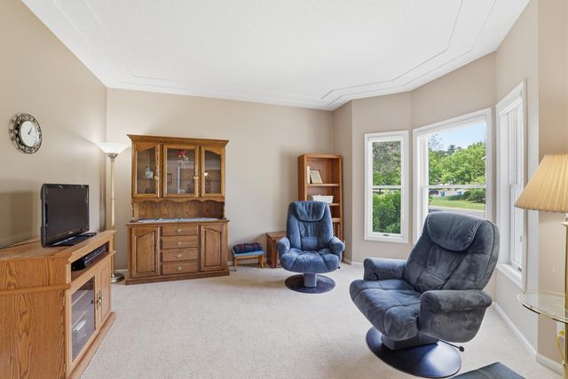 1084 Tamberwood Court, Woodbury, MN 55125