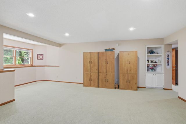 1084 Tamberwood Court, Woodbury, MN 55125