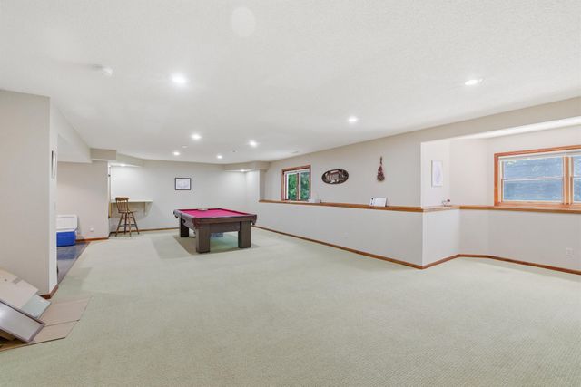 1084 Tamberwood Court, Woodbury, MN 55125