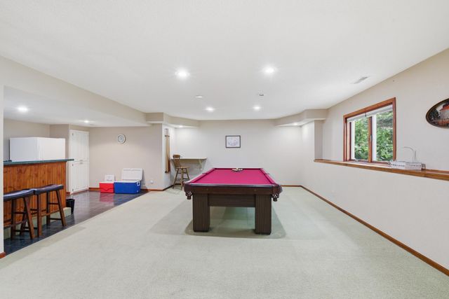 1084 Tamberwood Court, Woodbury, MN 55125