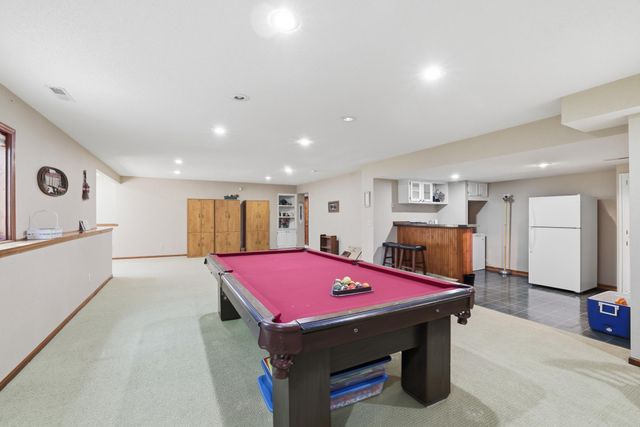 1084 Tamberwood Court, Woodbury, MN 55125