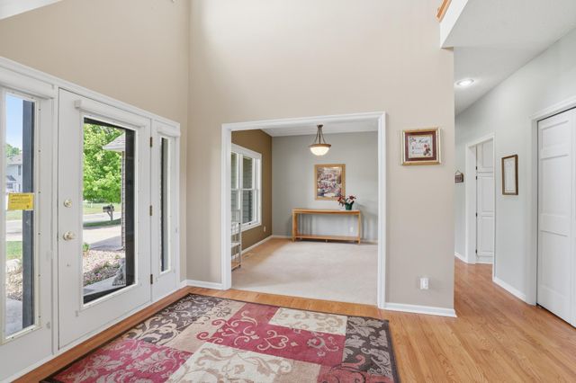 1084 Tamberwood Court, Woodbury, MN 55125