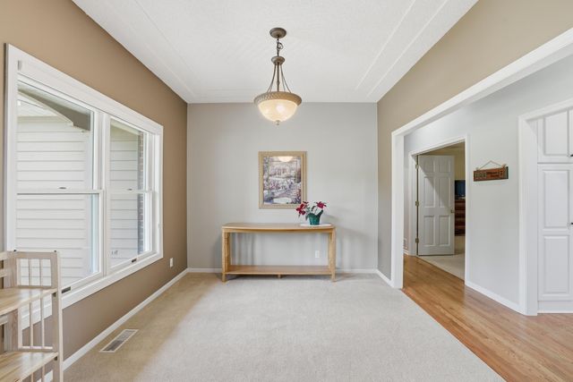 1084 Tamberwood Court, Woodbury, MN 55125