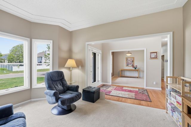 1084 Tamberwood Court, Woodbury, MN 55125
