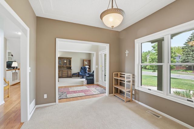 1084 Tamberwood Court, Woodbury, MN 55125