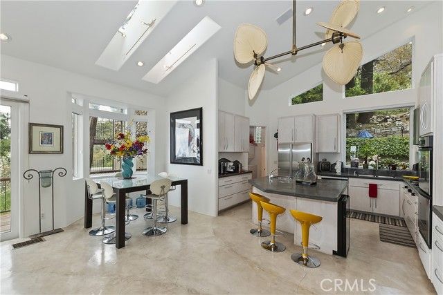 28527 Willow Road, Lake Arrowhead, CA 92352