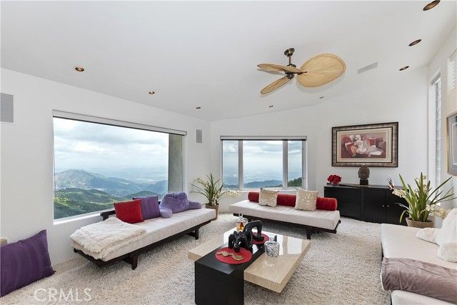 28527 Willow Road, Lake Arrowhead, CA 92352