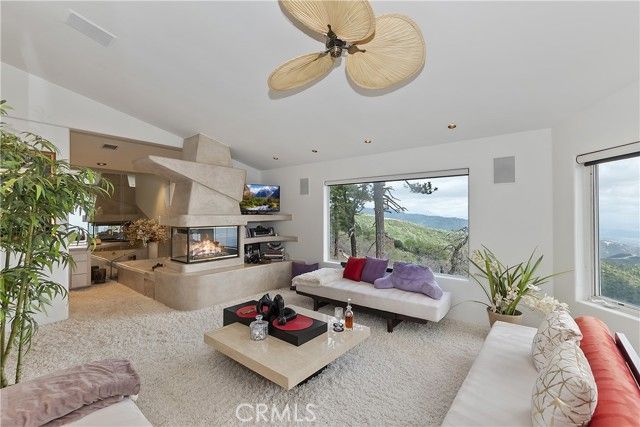 28527 Willow Road, Lake Arrowhead, CA 92352