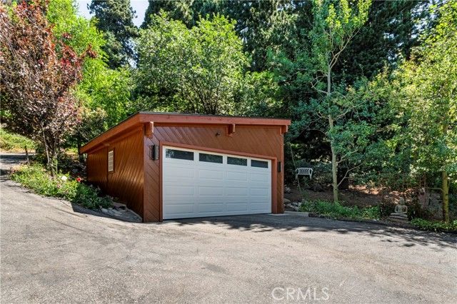 28527 Willow Road, Lake Arrowhead, CA 92352