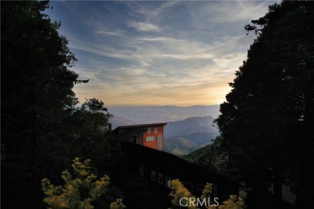 28527 Willow Road, Lake Arrowhead, CA 92352