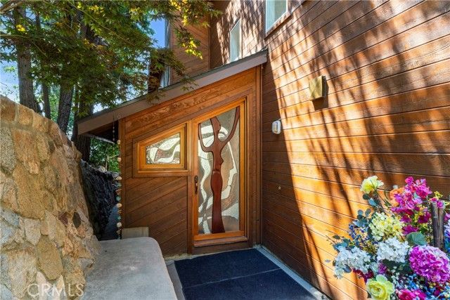 28527 Willow Road, Lake Arrowhead, CA 92352