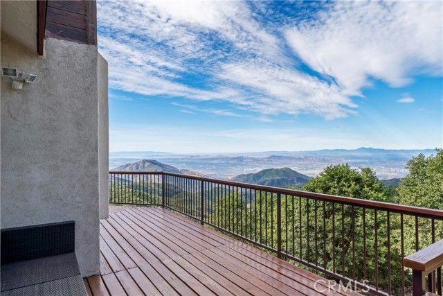 28527 Willow Road, Lake Arrowhead, CA 92352