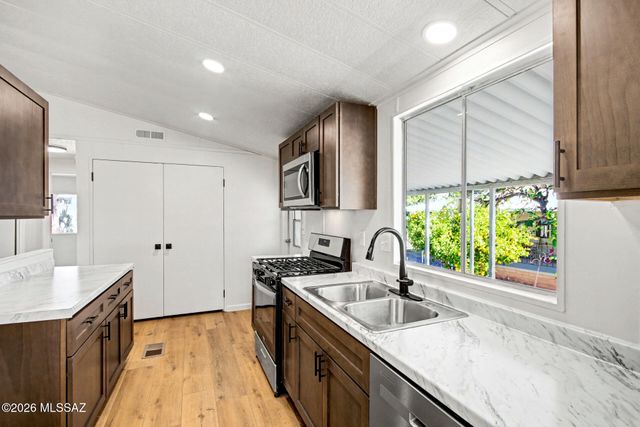 5422 W Circle Z Street, Tucson, AZ 85713