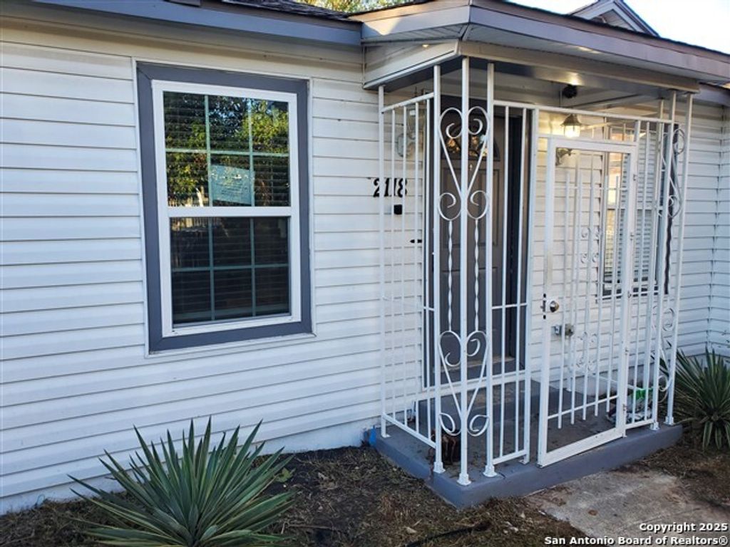 2118 Burnet, San Antonio, TX 78202