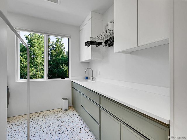 300 Oneida Street, Denver, CO 80220