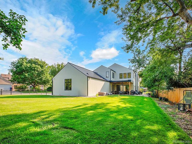 300 Oneida Street, Denver, CO 80220