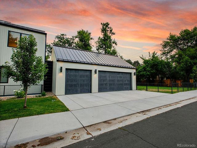 300 Oneida Street, Denver, CO 80220