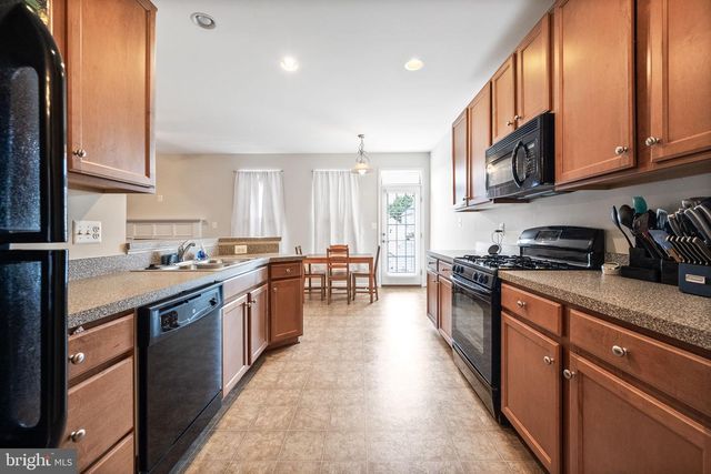 16438 REGATTA LN, Woodbridge, VA 22191