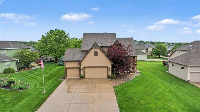2724 SW Monarch Drive, Lee's Summit, MO 64082