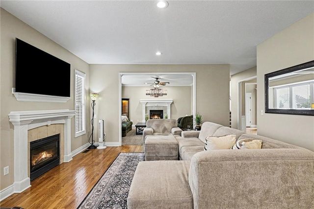 2724 SW Monarch Drive, Lee's Summit, MO 64082