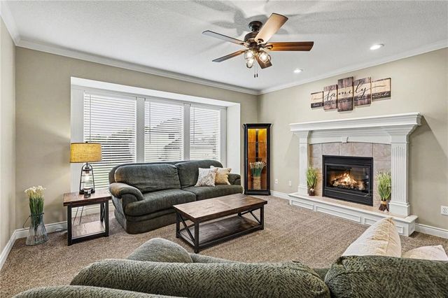 2724 SW Monarch Drive, Lee's Summit, MO 64082