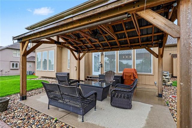 2724 SW Monarch Drive, Lee's Summit, MO 64082