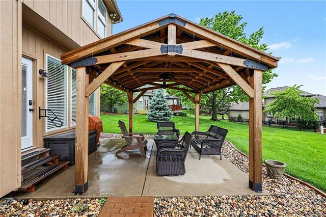 2724 SW Monarch Drive, Lee's Summit, MO 64082