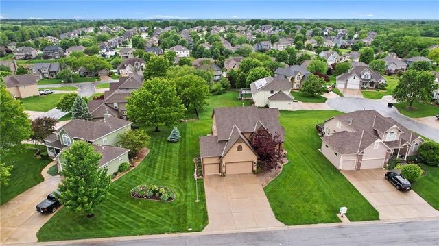 2724 SW Monarch Drive, Lee's Summit, MO 64082